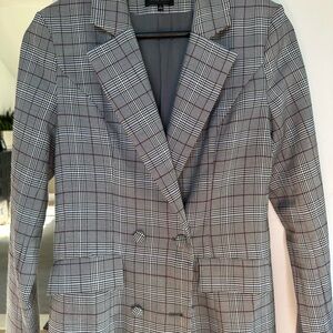 MAJORELLE Gray Blazer with Notched Lapels and Structured Shoulders